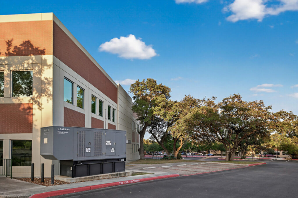 222_oaks_uni_bus_park_0222