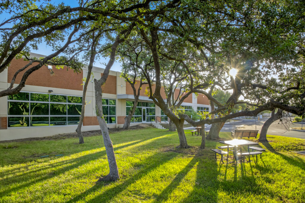 208_oaks_uni_bus_park_0208