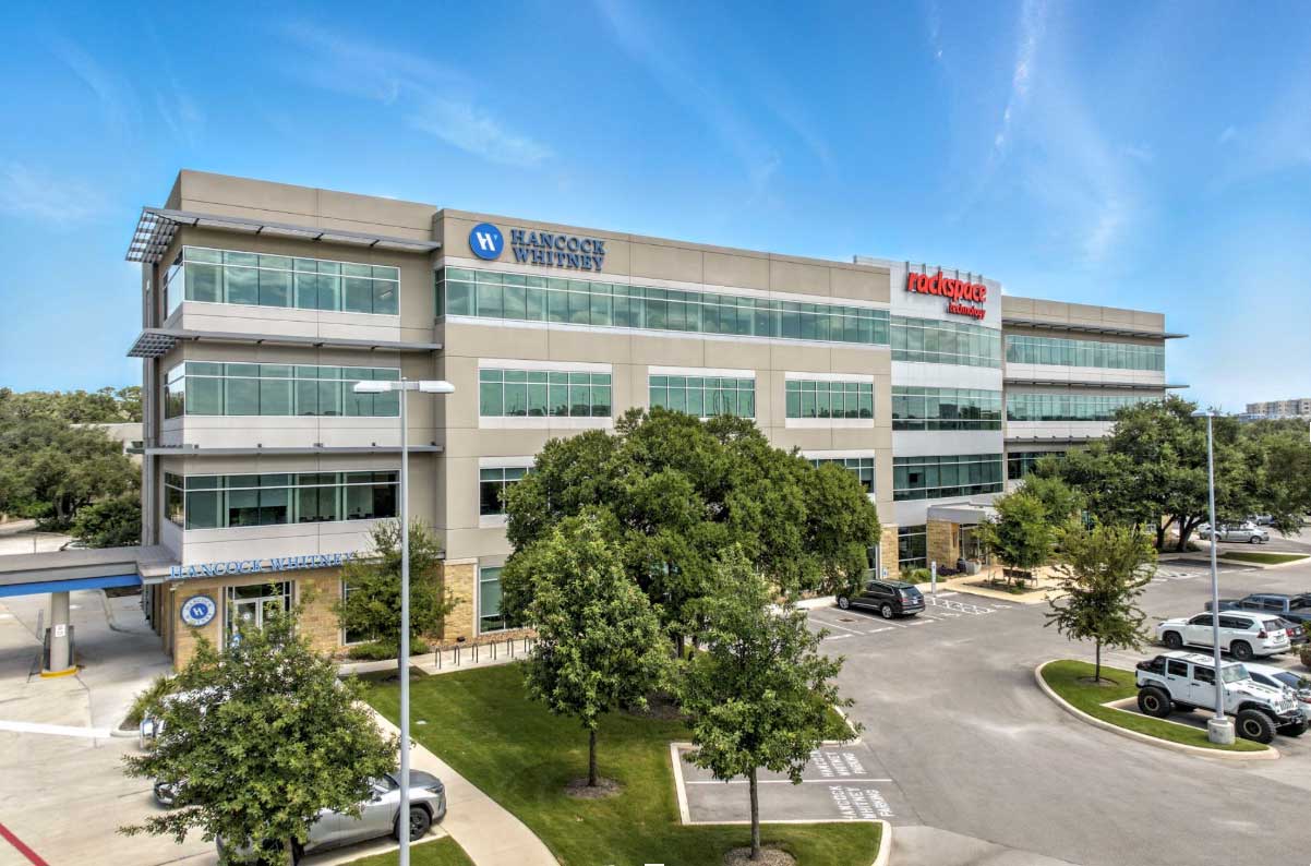 Ridgewood Plaza office building in north-central San Antonio featuring modern architecture, modern amenities, and on-site parking.